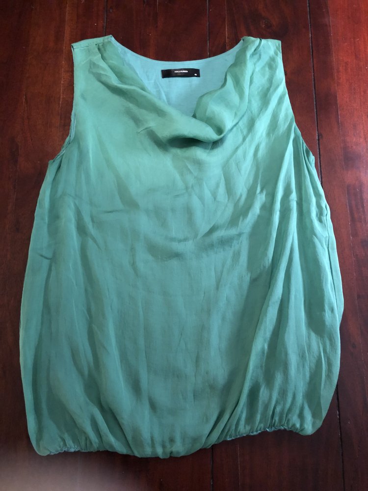 Seiden-Top mit Wasserfallausschnitt in Smaragdgrün von Hallhuber