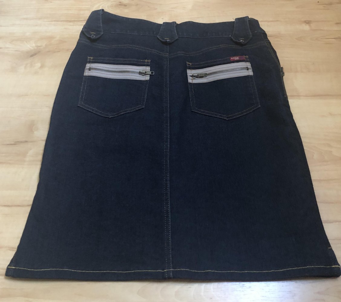 Besonderer Jeans-Rock mit auffälligen Taschen! Wie neu!