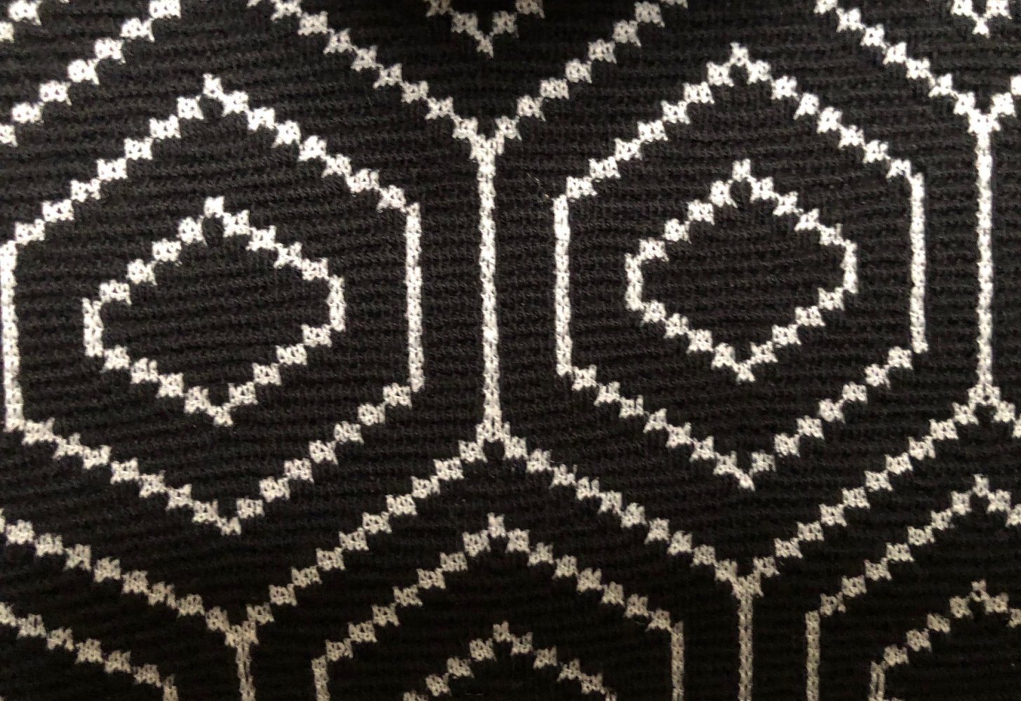 Auffälliges schwarz/weißes Oberteil von S.Oliver Black Label!