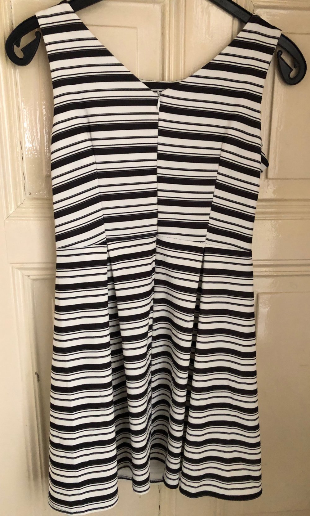 Süßes gesteiftes Businesskleid aus Italien! Neu!