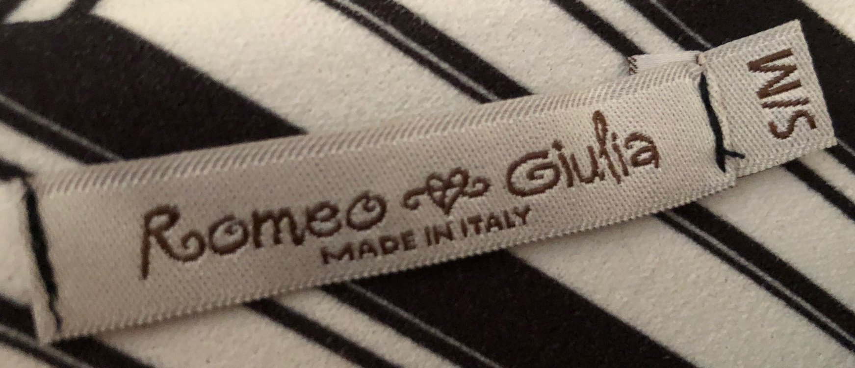 Süßes gesteiftes Businesskleid aus Italien! Neu!