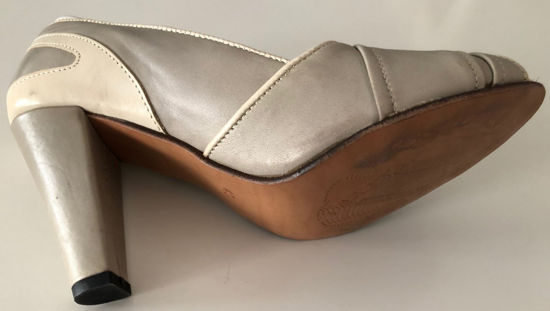 Süße Peeptoe Pumps in hellgrau! Neuwertig!