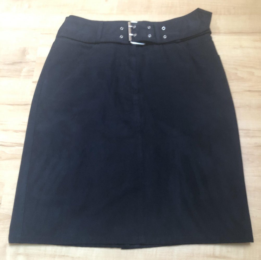 Süßer Samtrock mit besonderer Schnalle! Sehr guter Zustand!