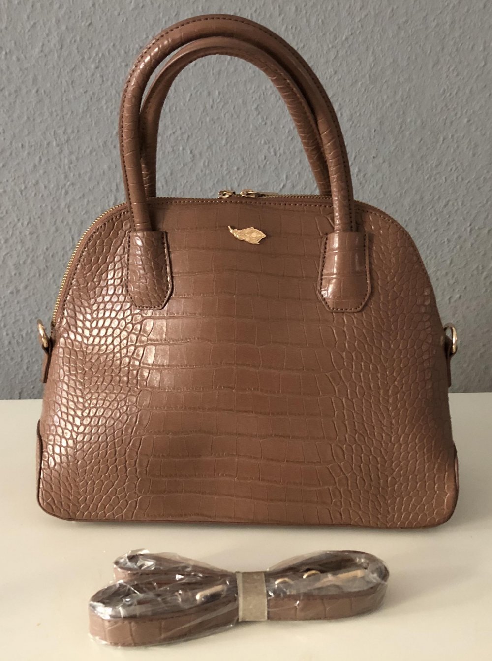 Hellbraune süße Handtasche mit Gold-Applikationen! Wie neu!