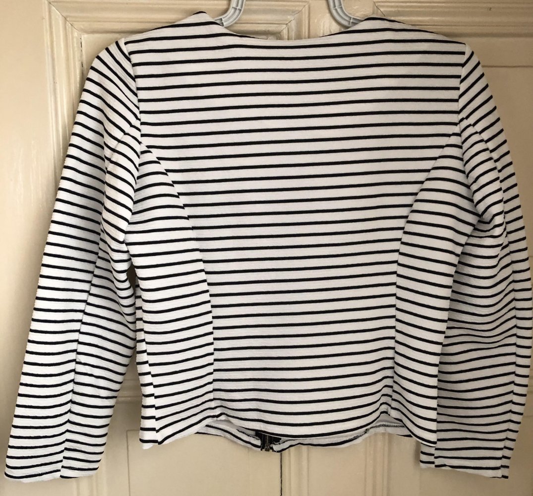 Süße, kurze, gestreifte Strickjacke mit 3/4 Ärmeln! Neu!