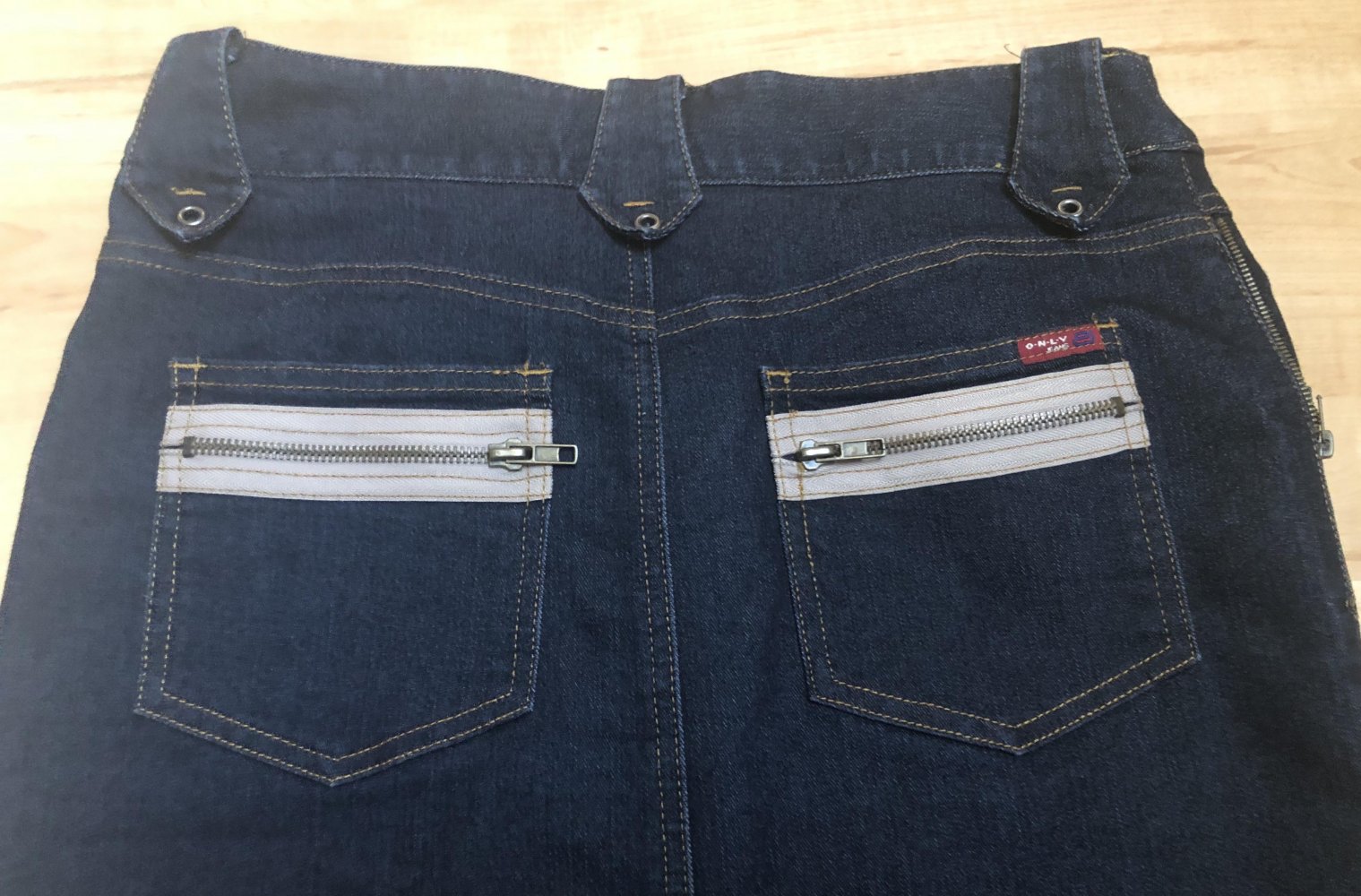 Besonderer Jeans-Rock mit auffälligen Taschen! Wie neu!