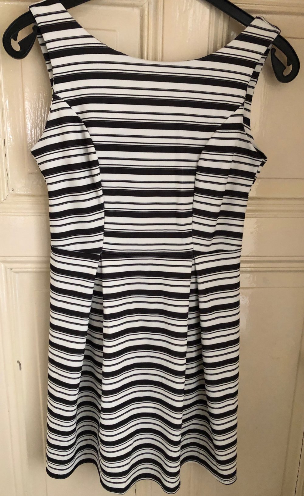 Süßes gesteiftes Businesskleid aus Italien! Neu!