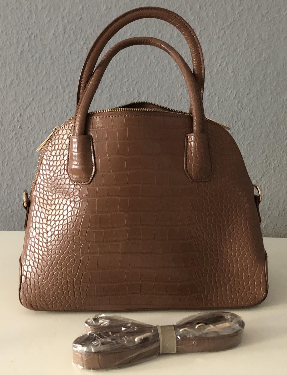 Hellbraune süße Handtasche mit Gold-Applikationen! Wie neu!