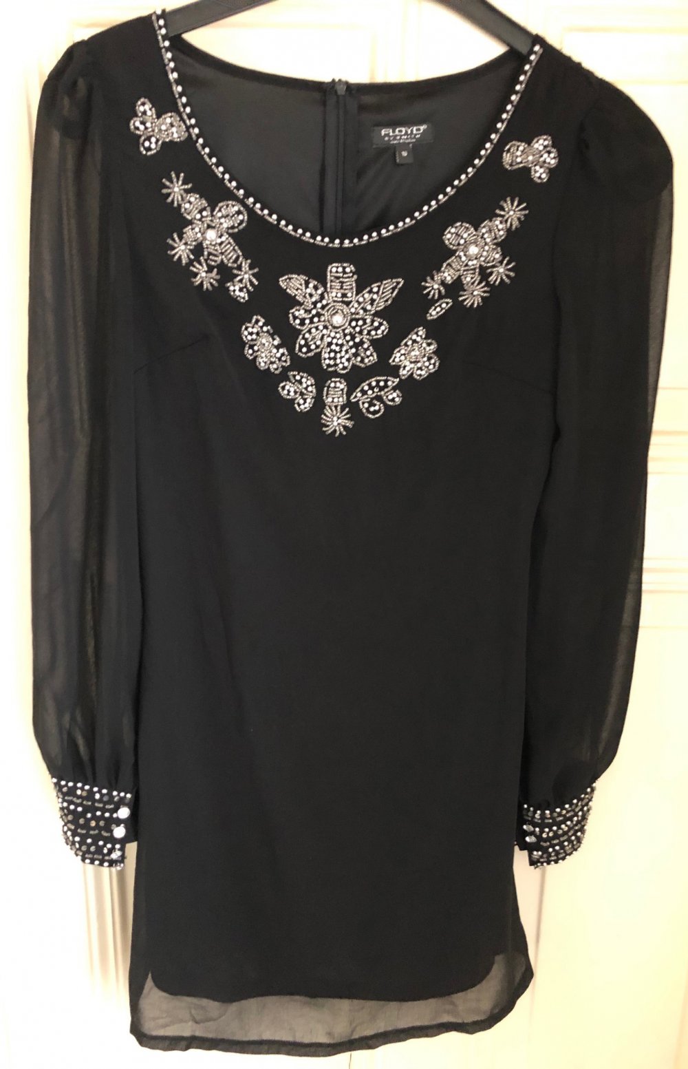 Aufregendes Cocktailkleid mit Perlenbestickung! Neu!