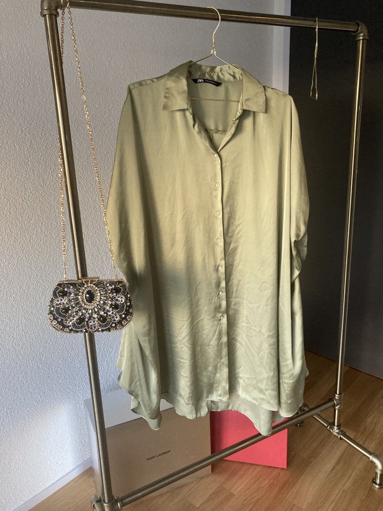 Grüne Satin Oversize Bluse von Zara