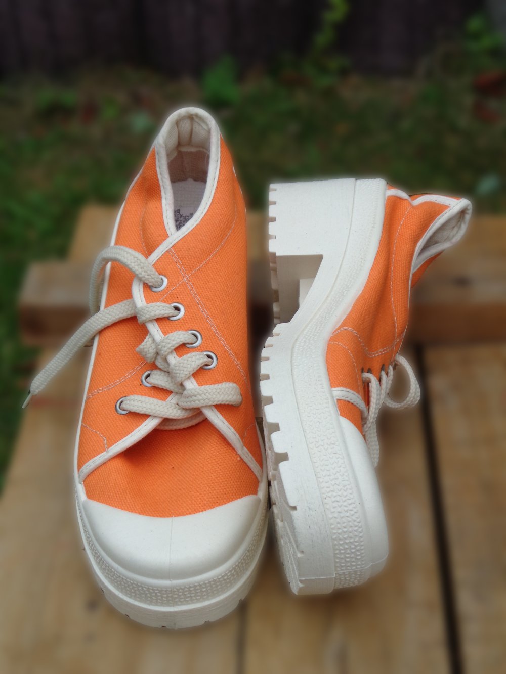 Schuhe in orange