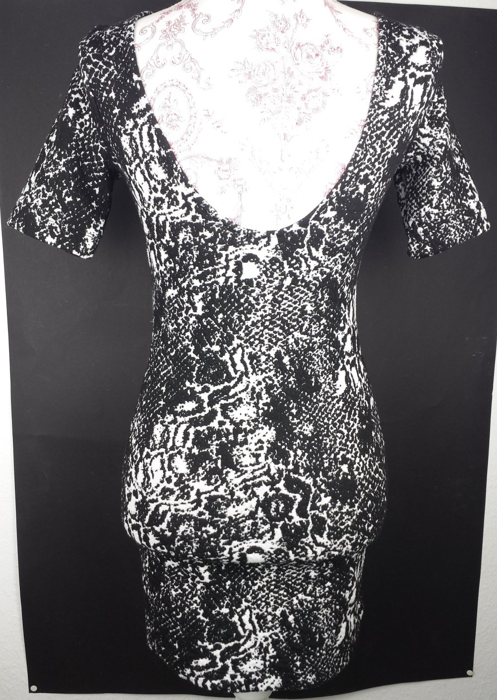 Sommerkleid Größe Gr 36 schwarz weiß kurze Ärmel Kleid Kurz Rückenausschnitt Rücken Muster