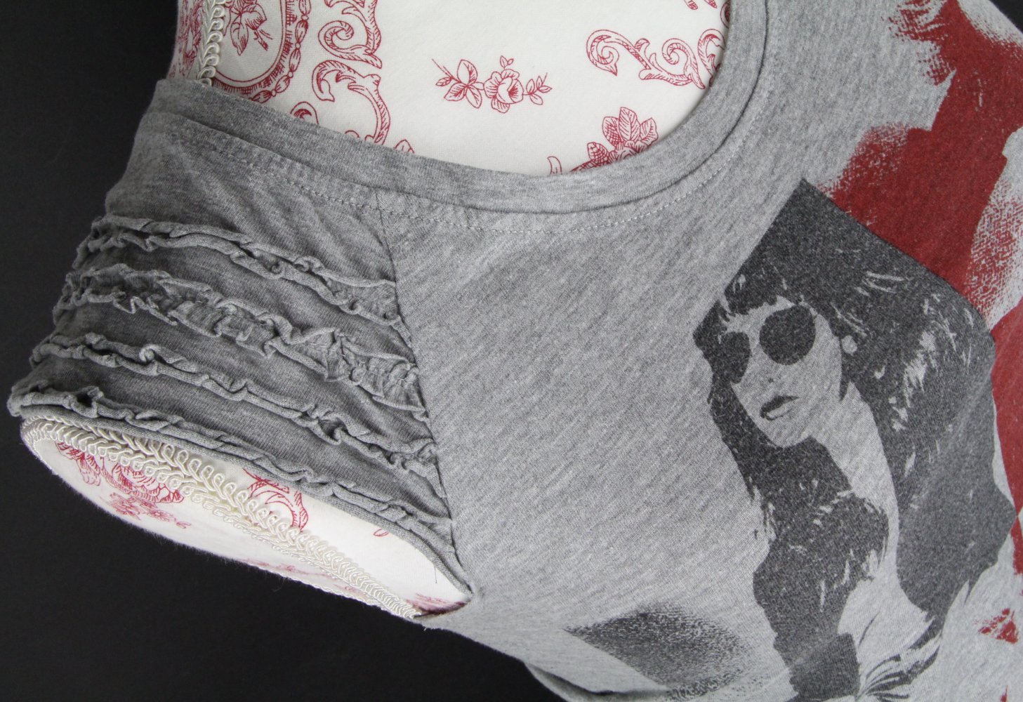 T-Shirt Größe 34 36 grau rot schwarz Damenkleidung Top Oberteil Shirt Gr Print