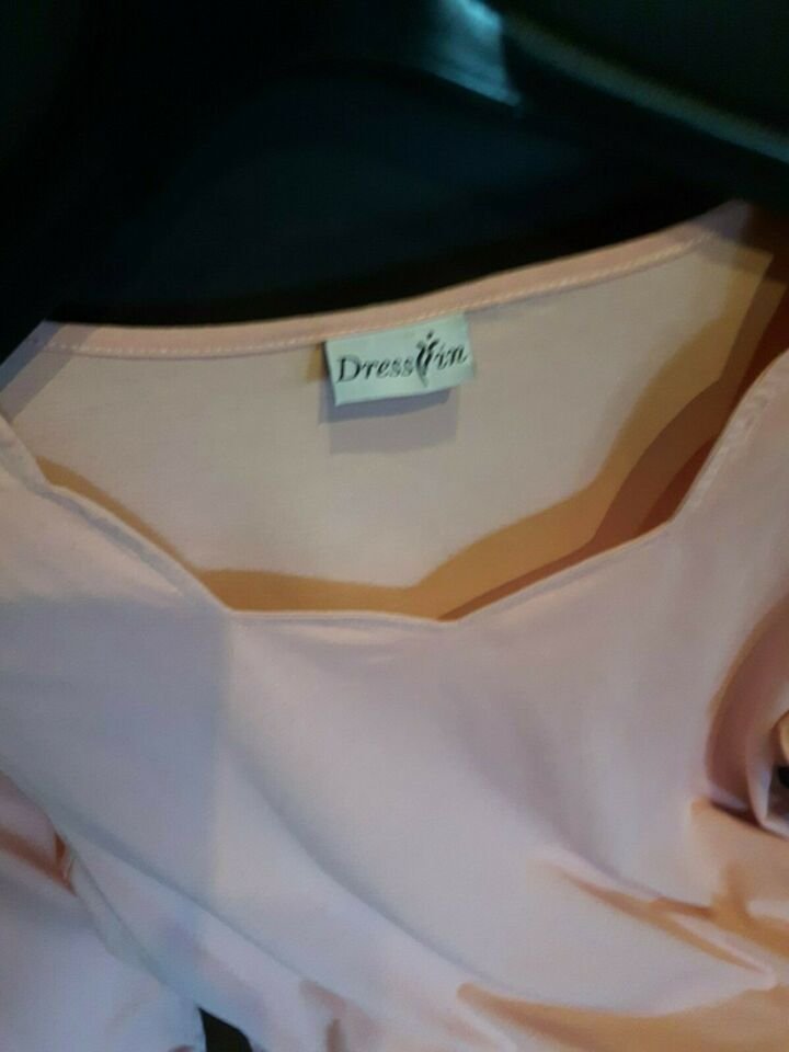 Damen T-Shirt von Dress In