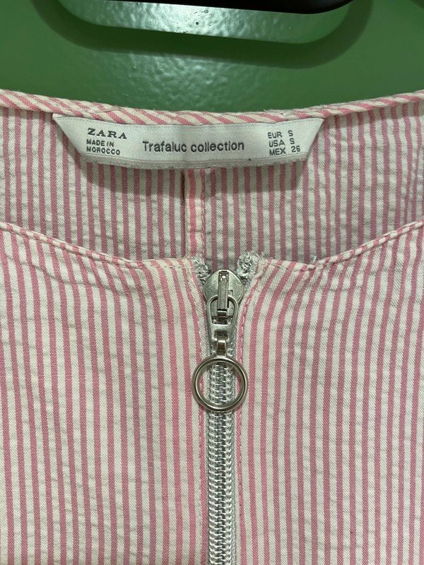 Gestreiftes Oberteil mit Reißverschluss