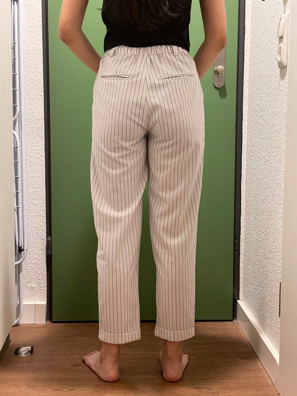 Weiße gestreifte Hose