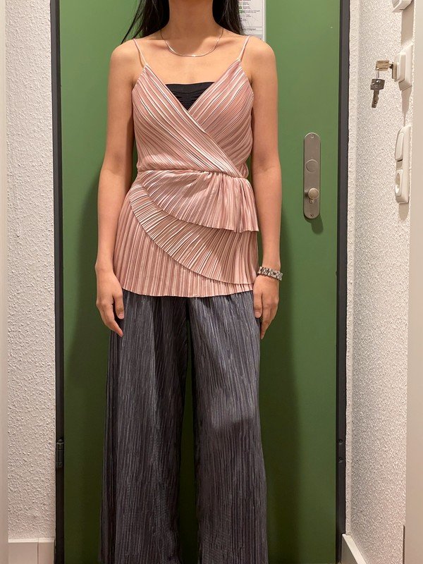 Ärmellose Bluse mit V-Ausschnitt Neu mit Etikett