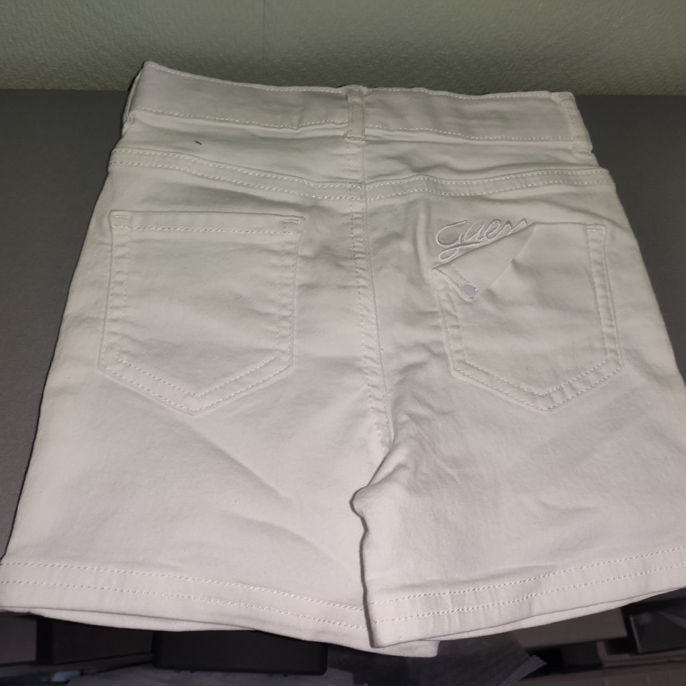 Guess Shorts weiß 116-122 neu