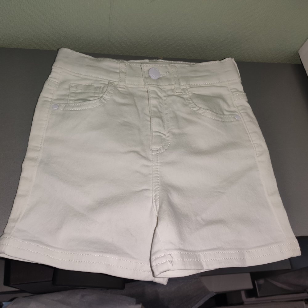 Guess Shorts weiß 116-122 neu