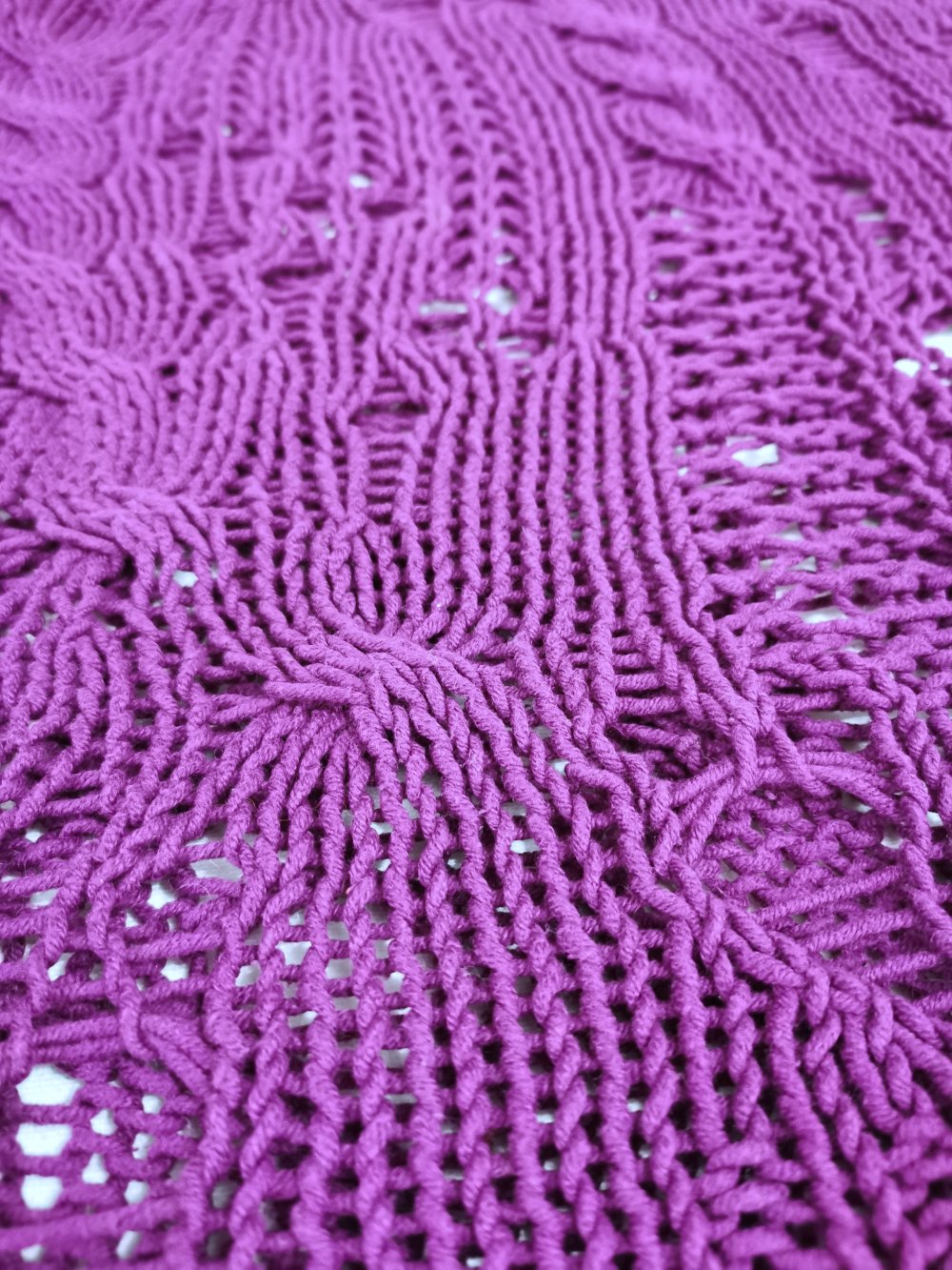 Y2K Strickpullover mit Löchern | Cut-Out, lila, Größe XS - S