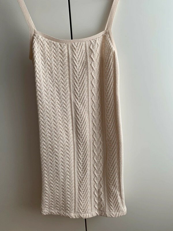 Anliegendes Strickkleid