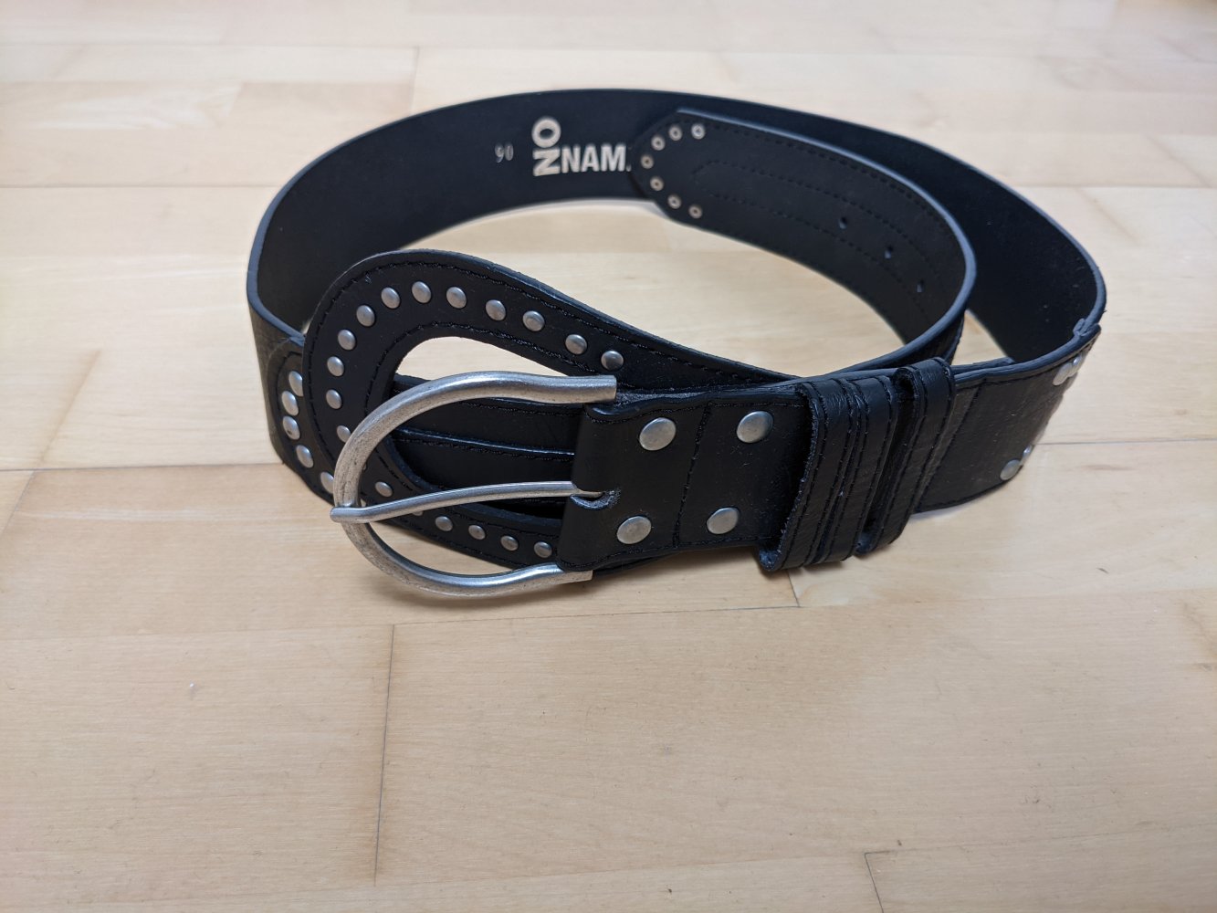 Schwarzer Statement-Gürtel von NoName