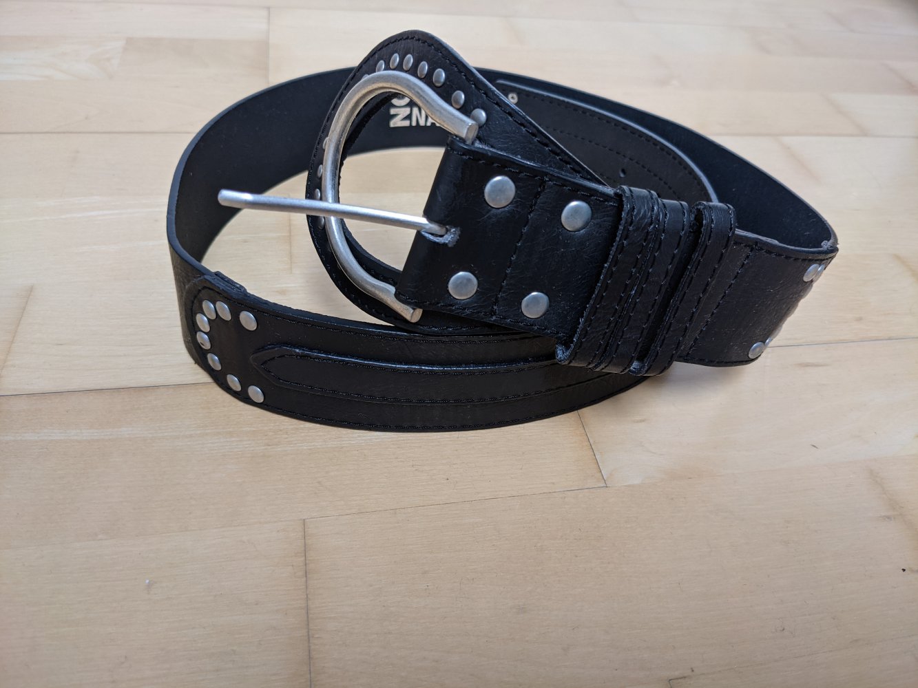 Schwarzer Statement-Gürtel von NoName