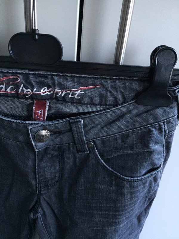 Gerade geschnittene Jeans von edc