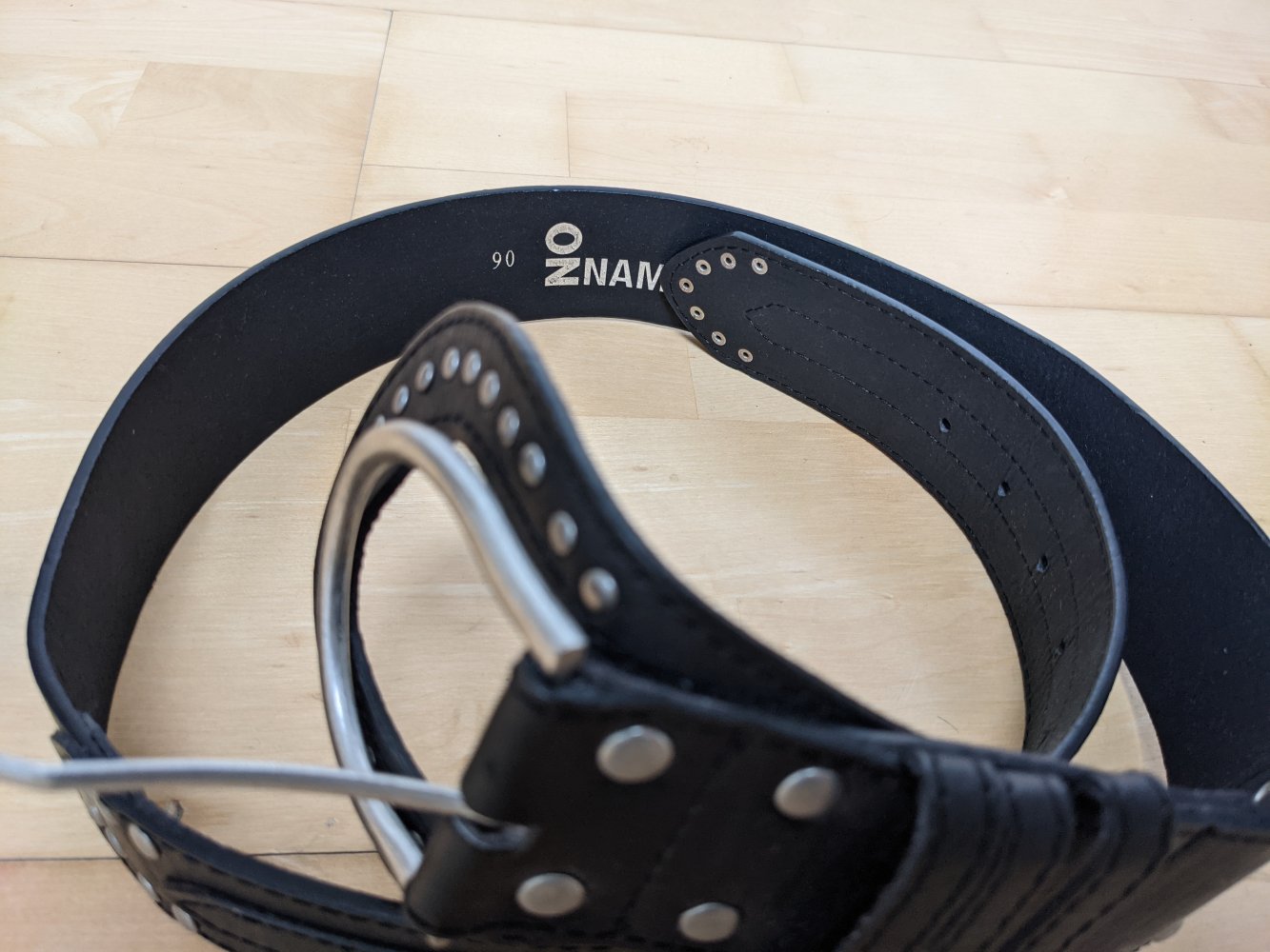 Schwarzer Statement-Gürtel von NoName