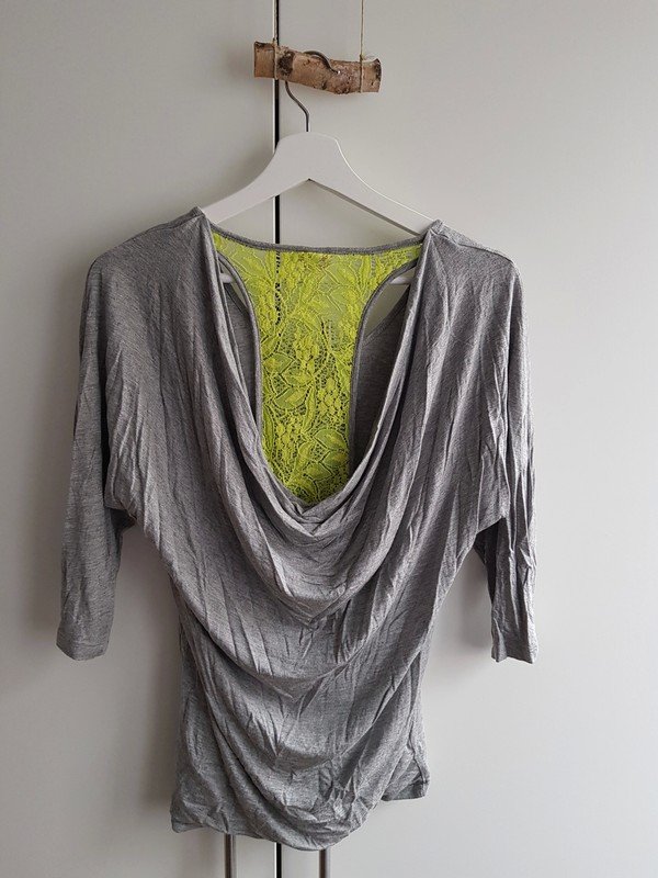 Sportliches Shirt mit Neoneinsätzen