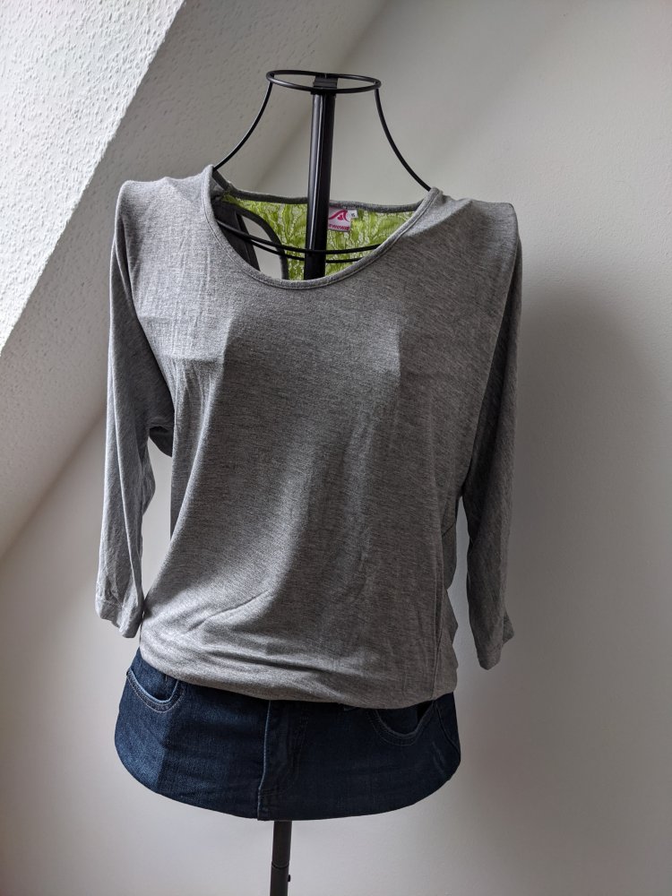 Sportliches Shirt mit Neoneinsätzen