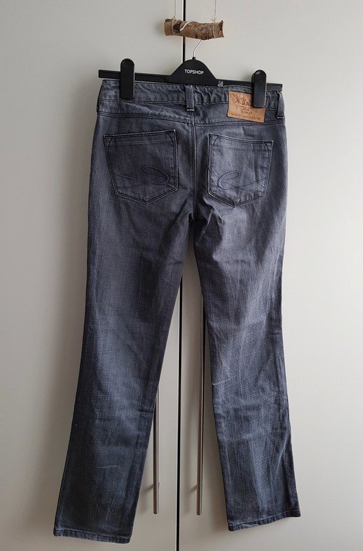 Gerade geschnittene Jeans von edc