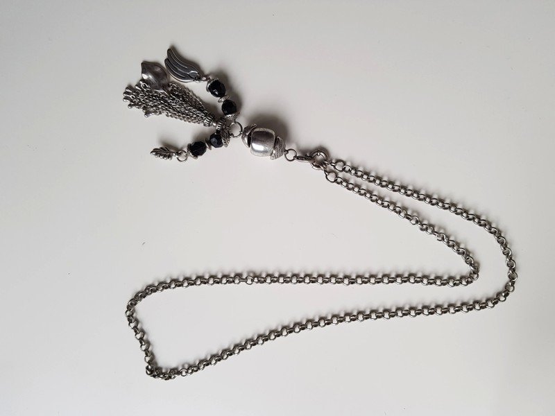Massive Halskette in silber und schwarz