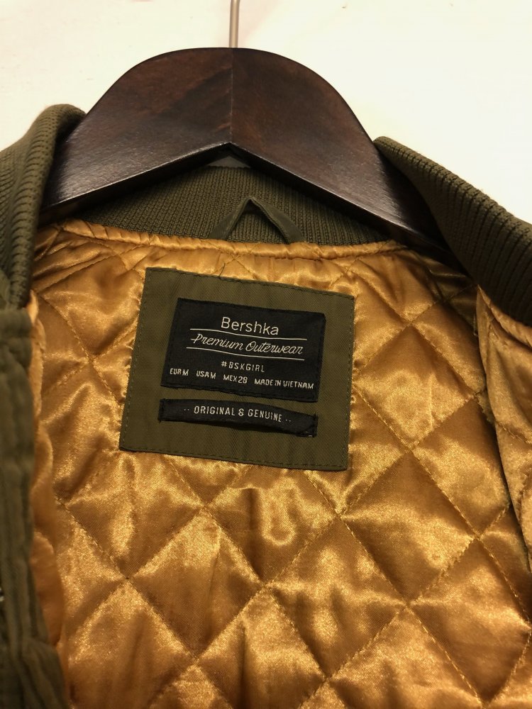 Bershka Bomberjacke Khaki 