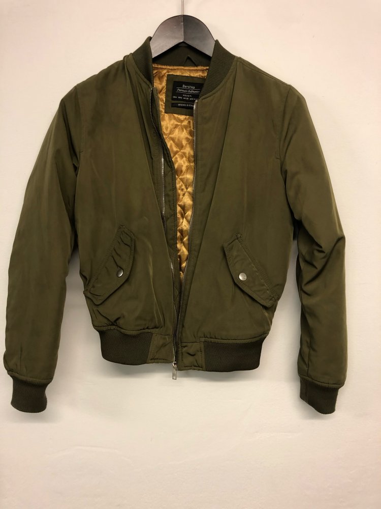 Bershka Bomberjacke Khaki 