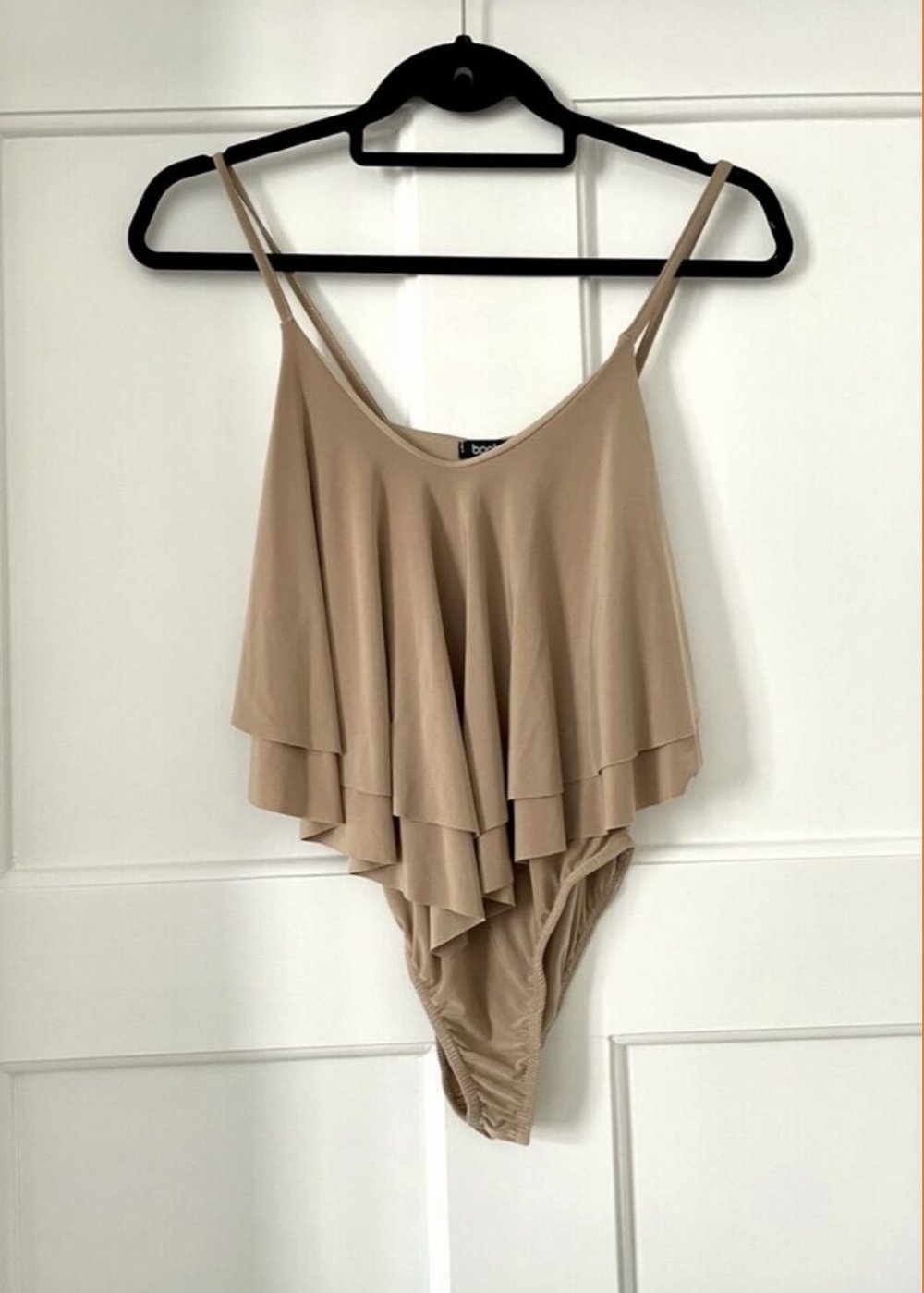 Nude Body mit Spaghettiträger und Volants