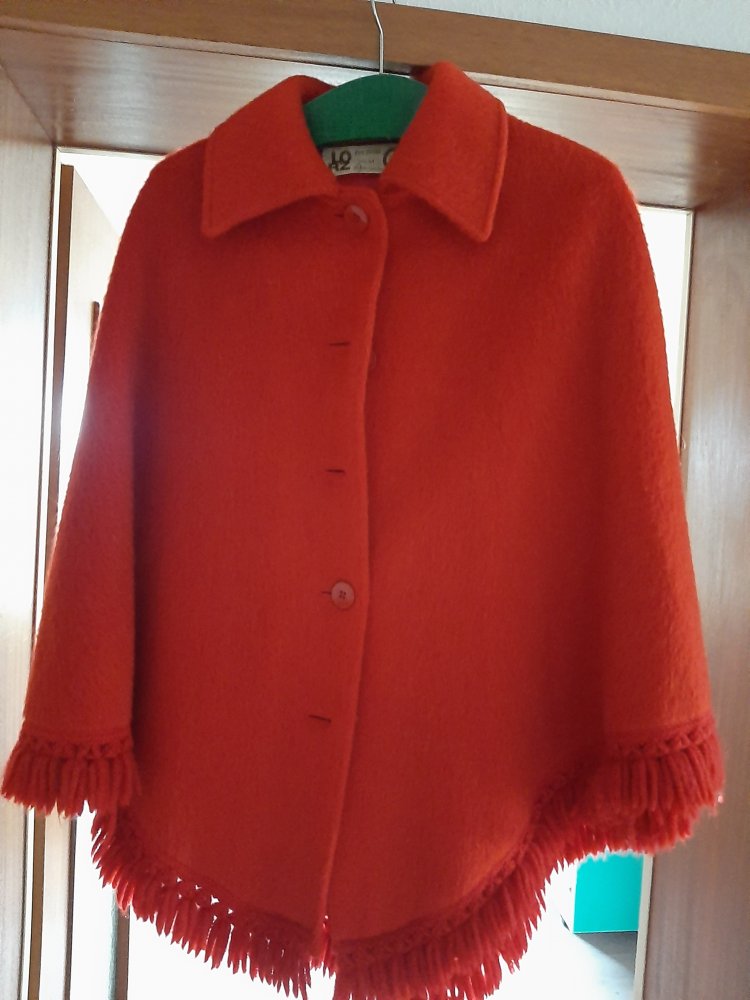 Poncho in rot - Boutiqueware