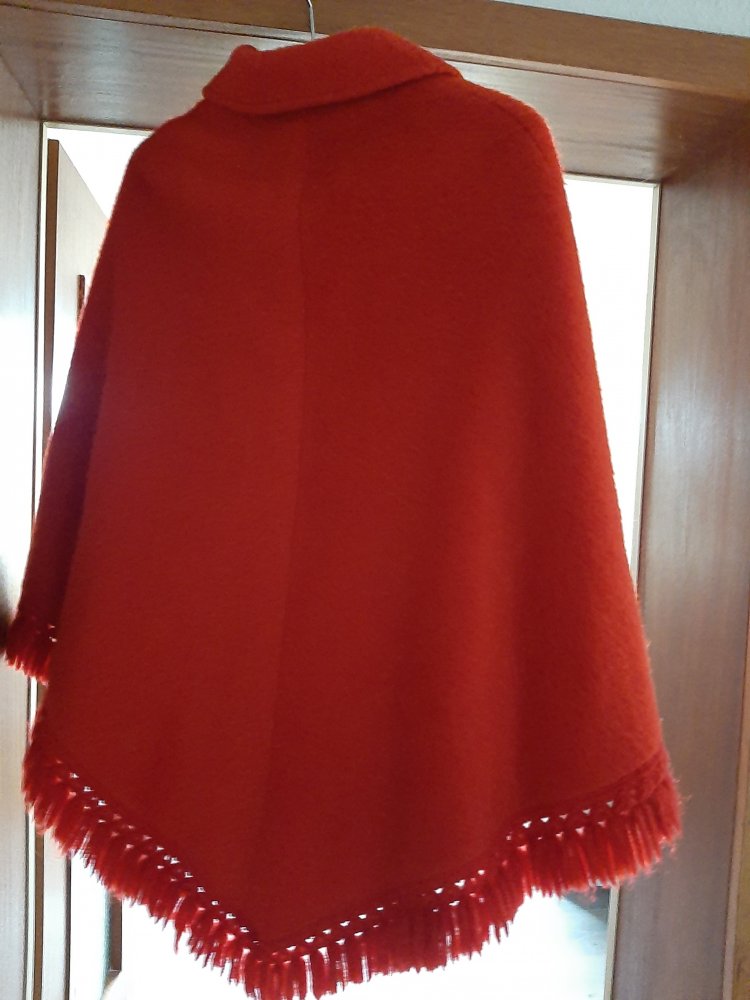 Poncho in rot - Boutiqueware