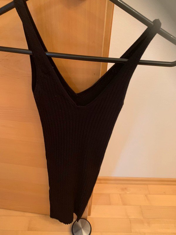 schwarzes Strickkleid