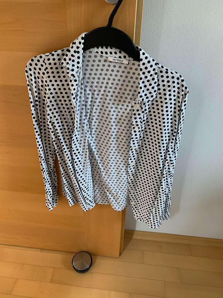 gepunktete Bluse