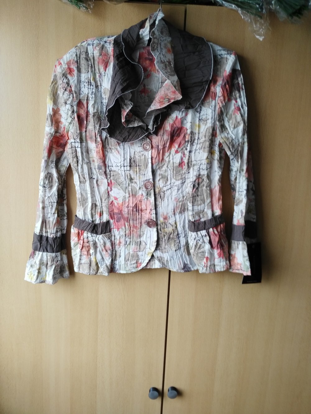 Schöne gemusterte Bluse