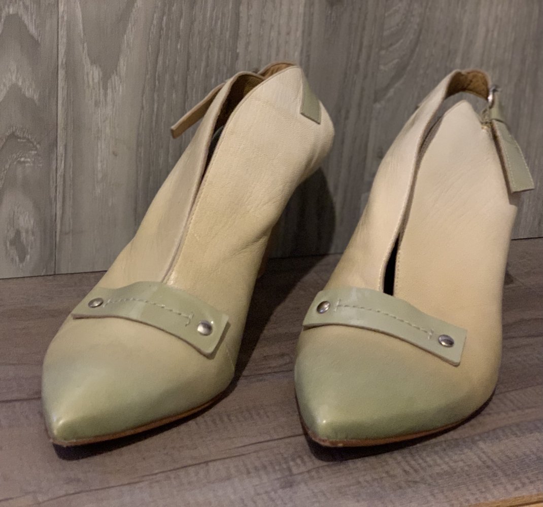 Vintage Pumps 