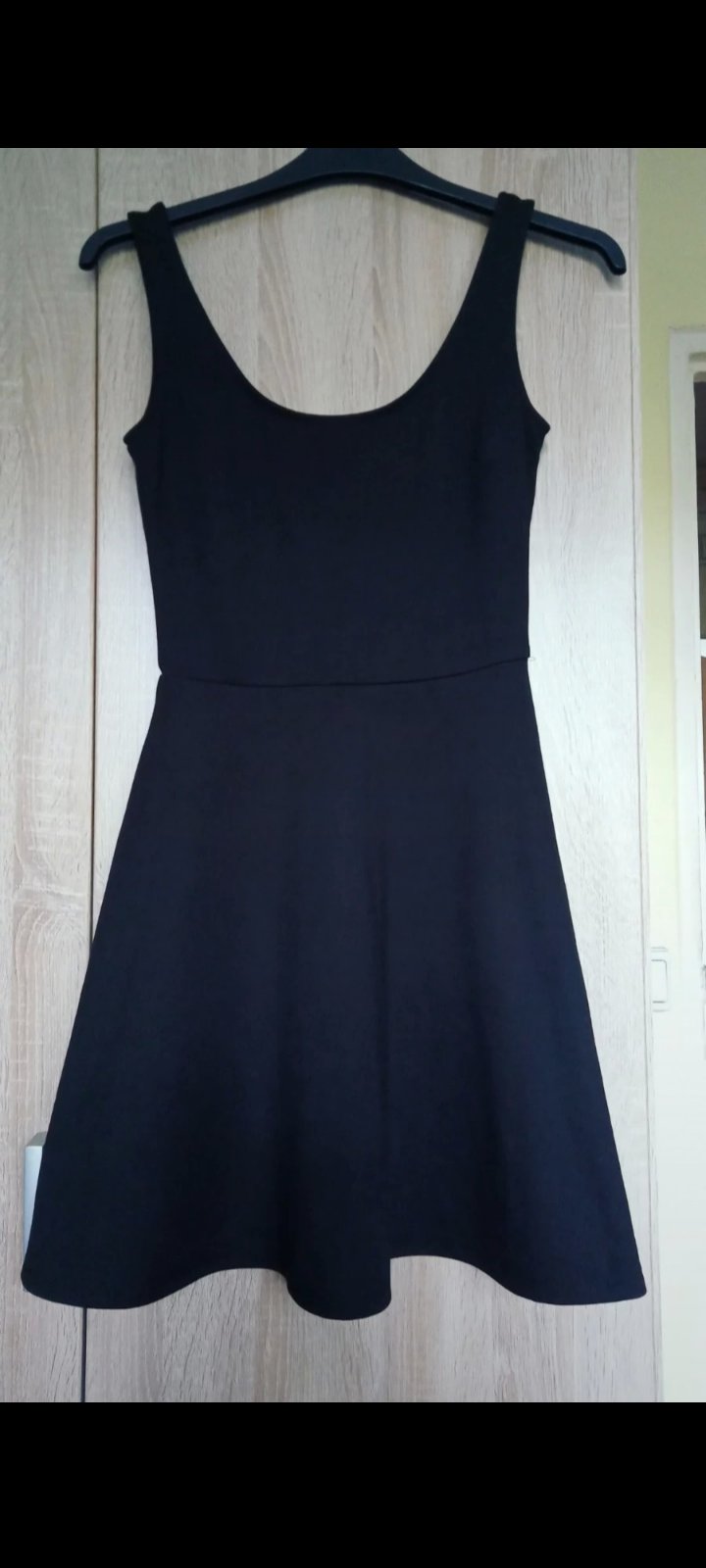 Schwarzes Trägerkleid