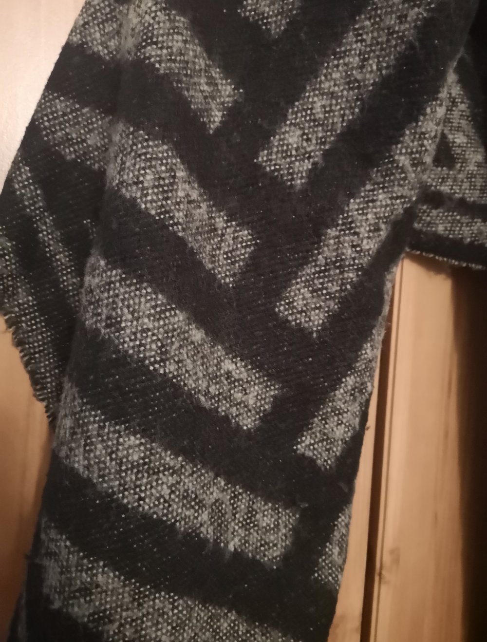 Schwarz Grauer Schal