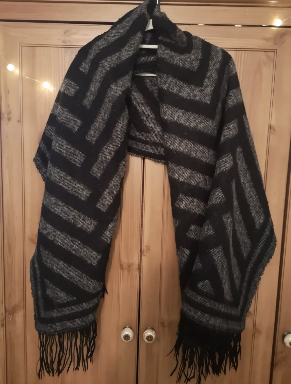 Schwarz Grauer Schal