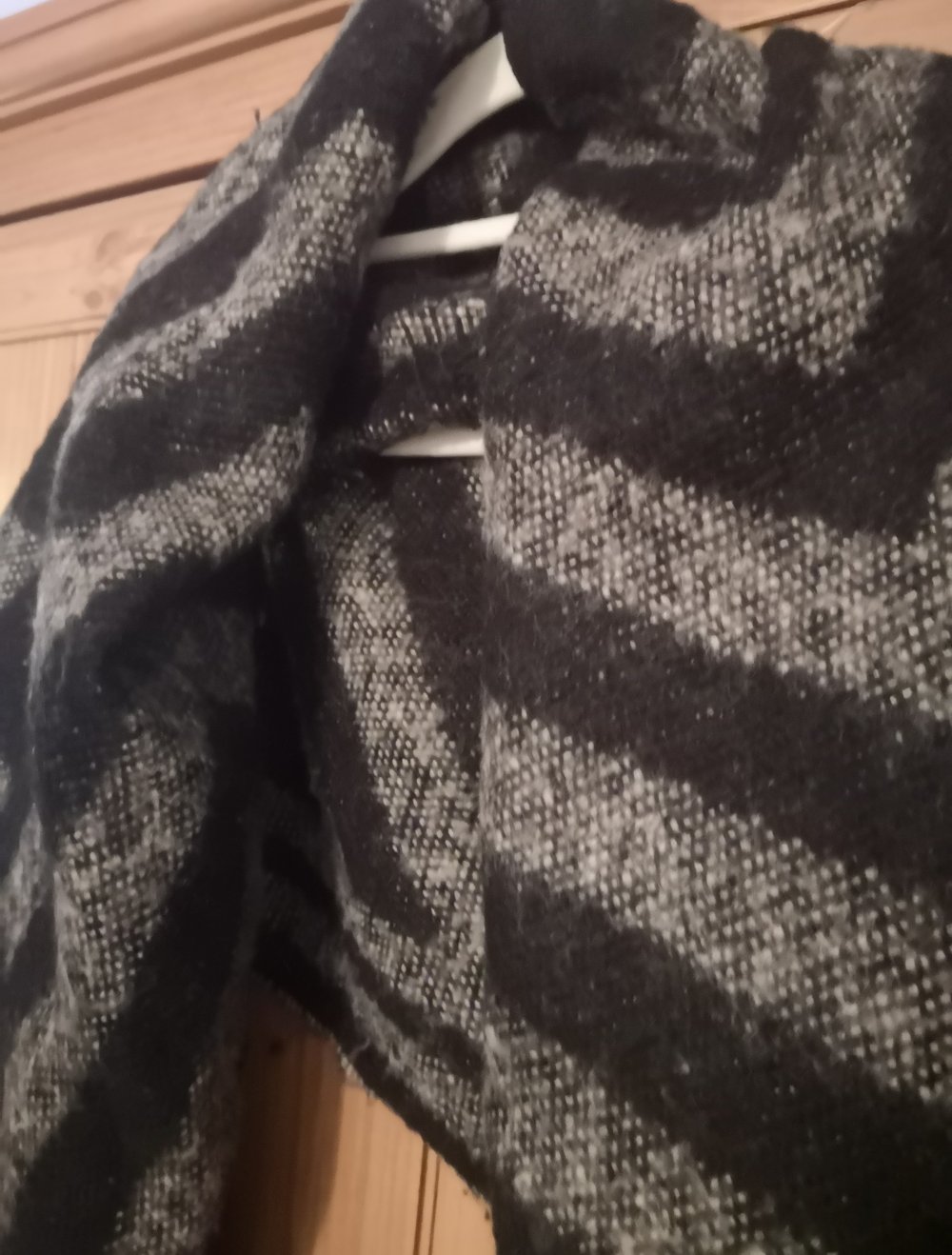 Schwarz Grauer Schal