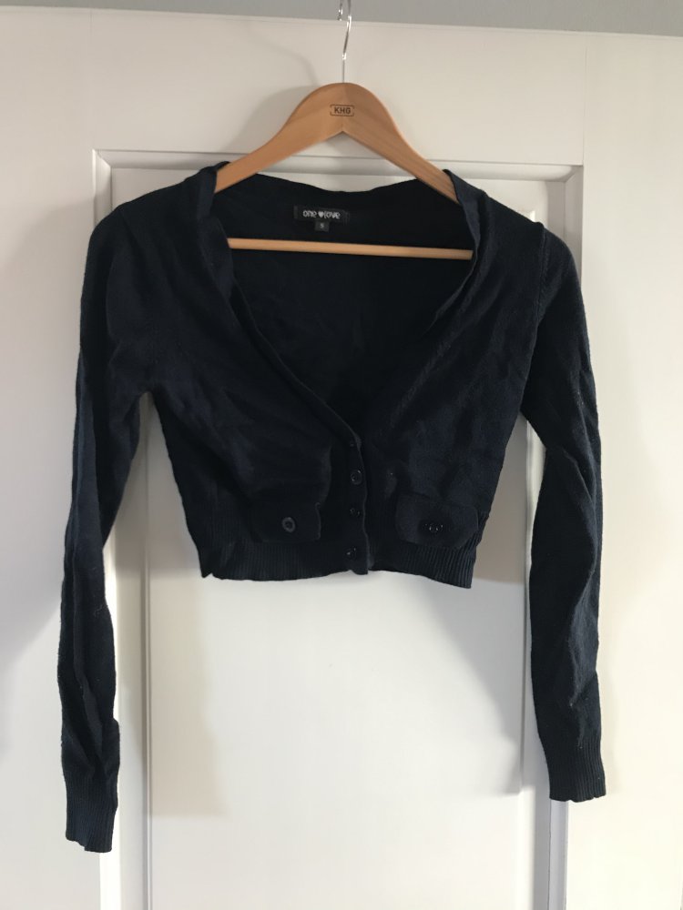 Dunkelblaues Bolerojäckchen