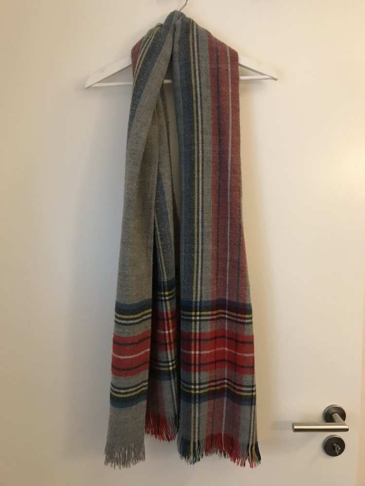 Schal mit Karomuster 