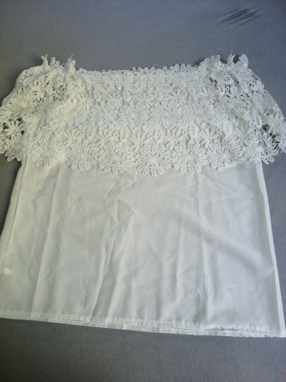 Shirt mit Spitzenkragen Neu