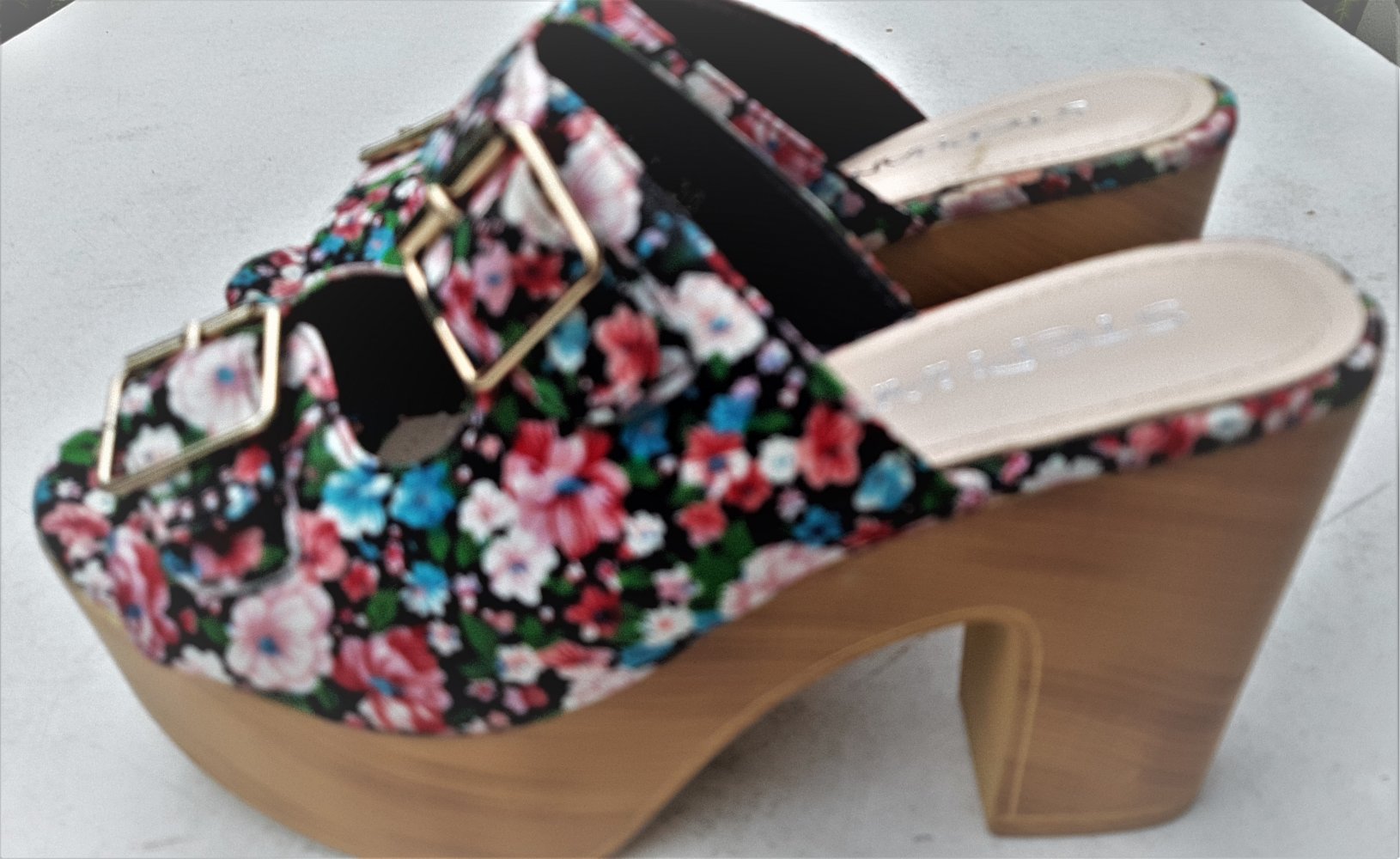 Plateau-Hausschuhe Gr. 36 Stoff geblümt nur 1x Probe getragen